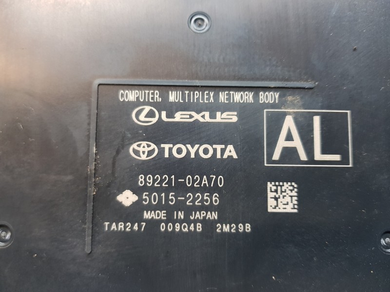 Recambio de caja reles / fusibles para toyota corolla (e21) hev referencia OEM IAM 8922102A70  