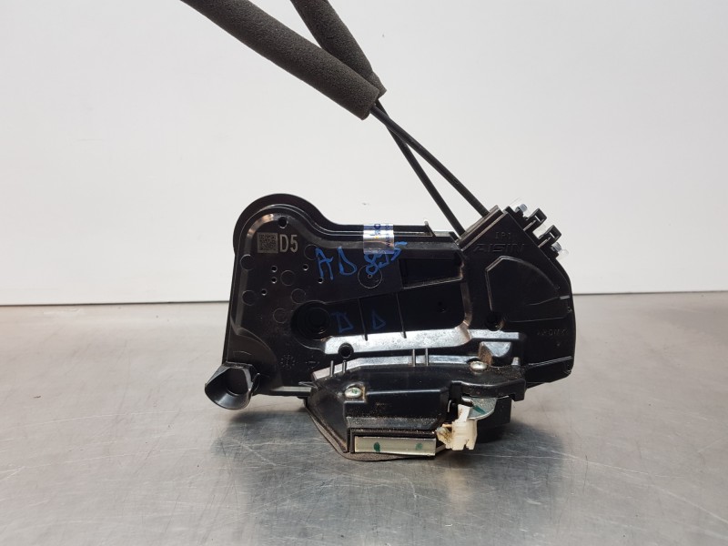 Recambio de cerradura puerta delantera derecha para toyota corolla (e21) hev referencia OEM IAM 6903002511  