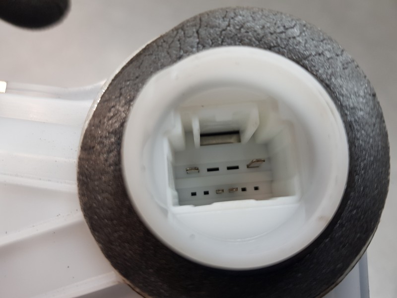 Recambio de cerradura puerta delantera derecha para toyota corolla (e21) hev referencia OEM IAM 6903002511  