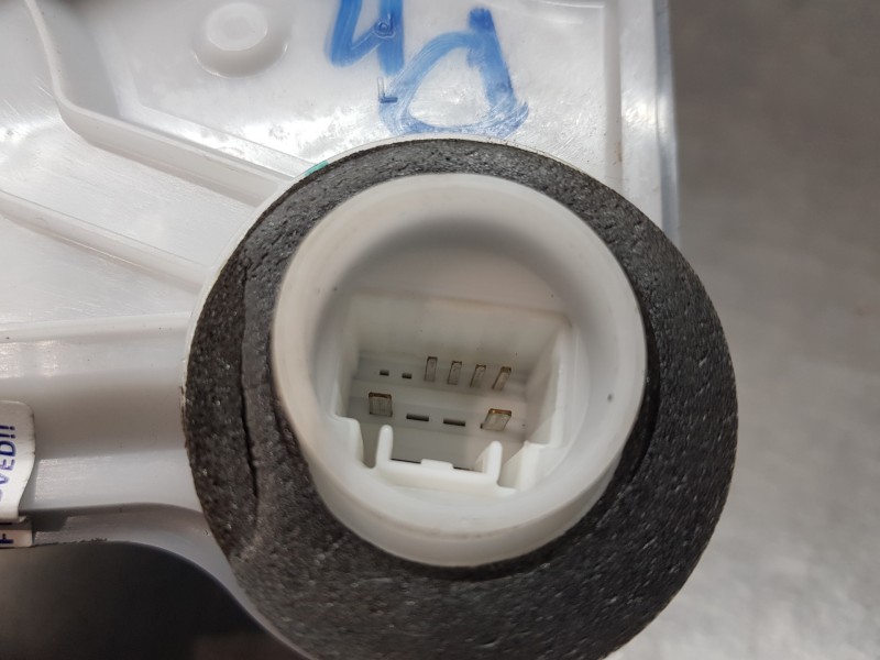 Recambio de cerradura puerta delantera izquierda para toyota corolla (e21) hev referencia OEM IAM 6904002491  