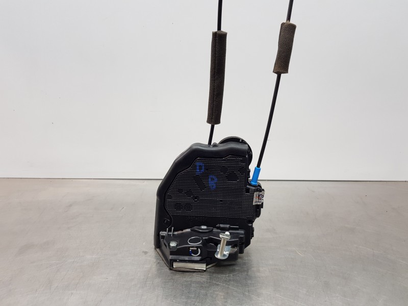 Recambio de cerradura puerta trasera derecha para toyota corolla (e21) hev referencia OEM IAM 6905002580  