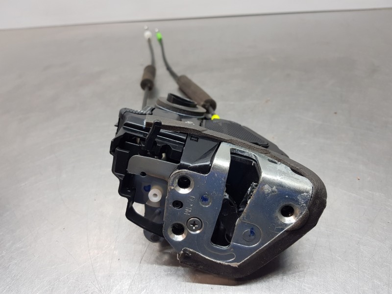 Recambio de cerradura puerta trasera derecha para toyota corolla (e21) hev referencia OEM IAM 6905002580  