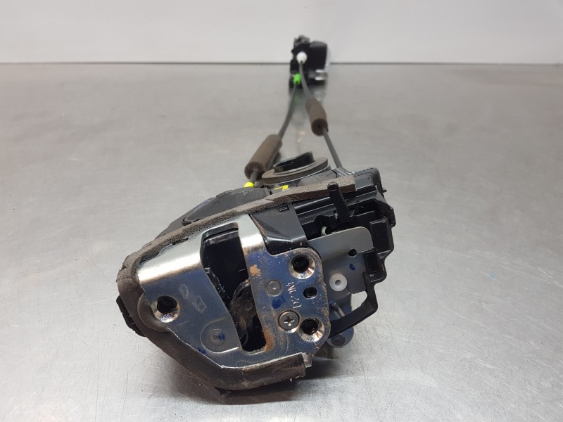 Recambio de cerradura puerta trasera izquierda para toyota corolla (e21) hev referencia OEM IAM 6906002580  