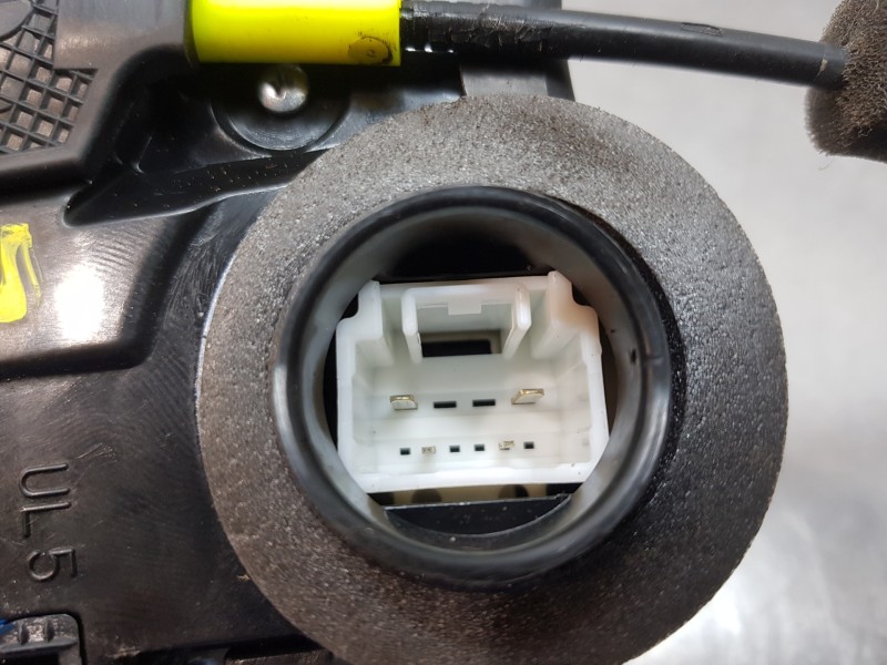 Recambio de cerradura puerta trasera izquierda para toyota corolla (e21) hev referencia OEM IAM 6906002580  