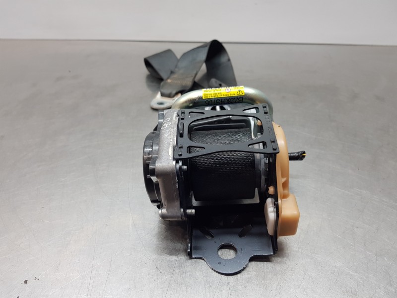 Recambio de cinturon seguridad trasero derecho para toyota corolla (e21) hev referencia OEM IAM 7336002682C2  