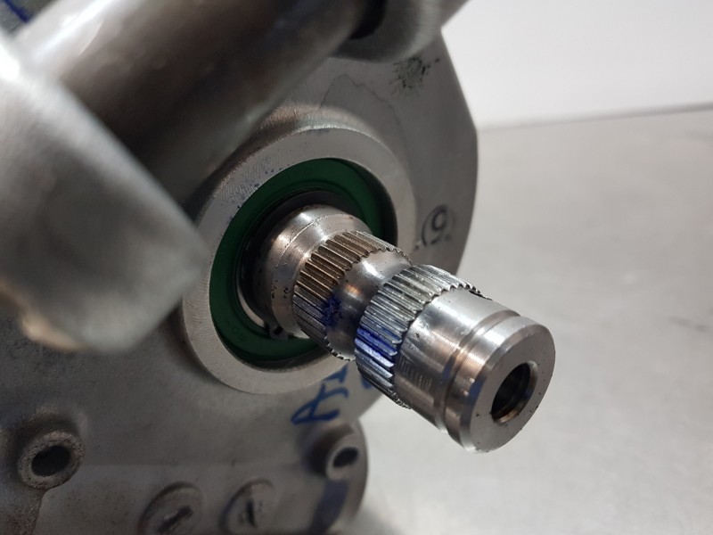 Recambio de columna direccion para toyota corolla (e21) hev referencia OEM IAM 4520A02750  