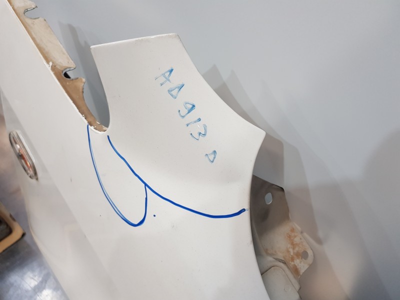 Recambio de aleta delantera derecha para volkswagen caddy ocio furgón referencia OEM IAM 2K5821022  