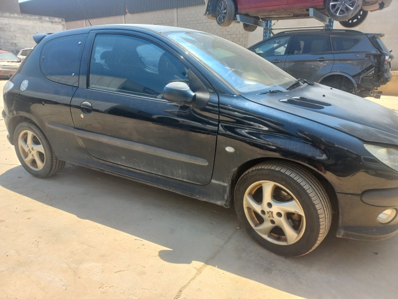 peugeot 206 berlina del año 2002