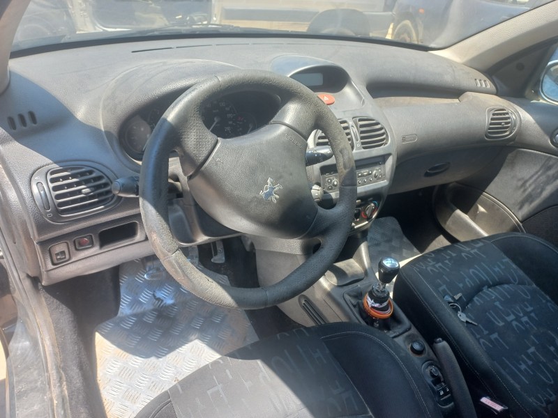 peugeot 206 berlina del año 2002