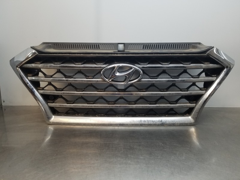 Recambio de rejilla delantera para hyundai tucson klass referencia OEM IAM 86350D7610  