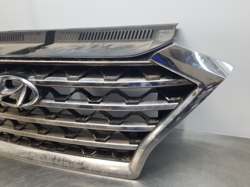 Recambio de rejilla delantera para hyundai tucson klass referencia OEM IAM 86350D7610  