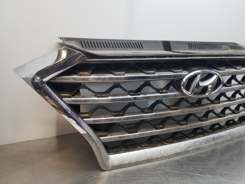 Recambio de rejilla delantera para hyundai tucson klass referencia OEM IAM 86350D7610  