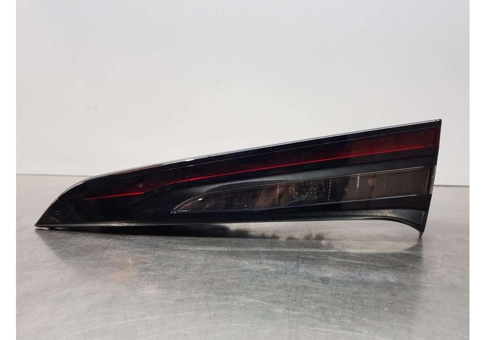 Recambio de piloto trasero derecho interior para toyota corolla (e21) hev referencia OEM IAM 8158102E50  