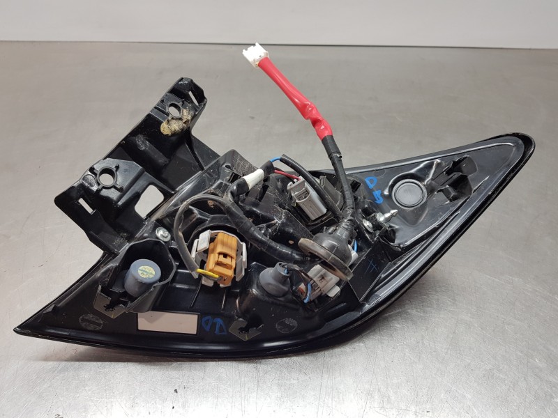 Recambio de piloto trasero izquierdo para toyota corolla (e21) hev referencia OEM IAM 8156102F10  