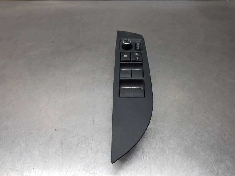 Recambio de mando elevalunas delantero izquierdo para toyota corolla (e21) hev referencia OEM IAM 8404002490  