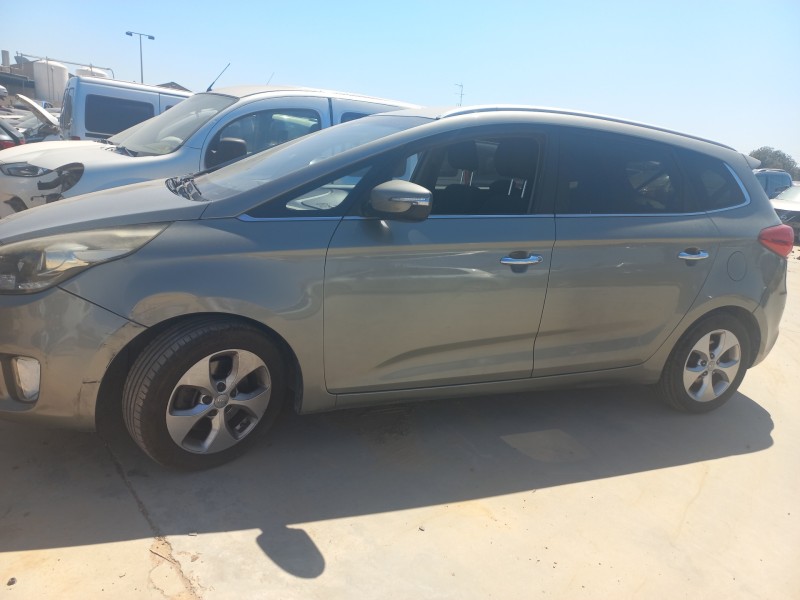kia carens ( ) del año 2016
