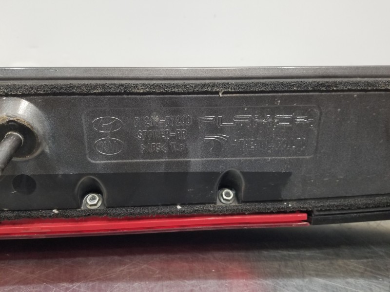 Recambio de aleron trasero para hyundai tucson klass referencia OEM IAM 87211D7200  