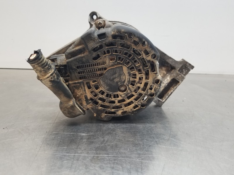 Recambio de alternador para hyundai tucson klass referencia OEM IAM 373002U200  