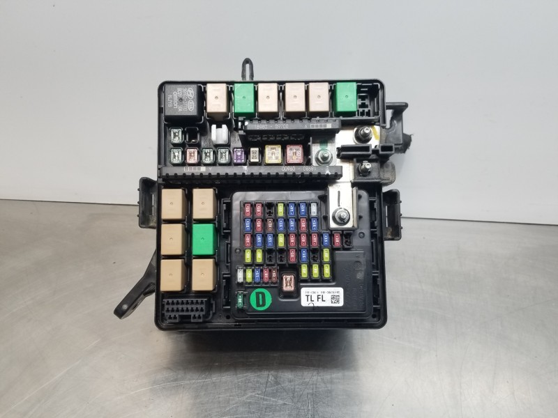 Recambio de caja reles / fusibles para hyundai tucson klass referencia OEM IAM 91231D7841  