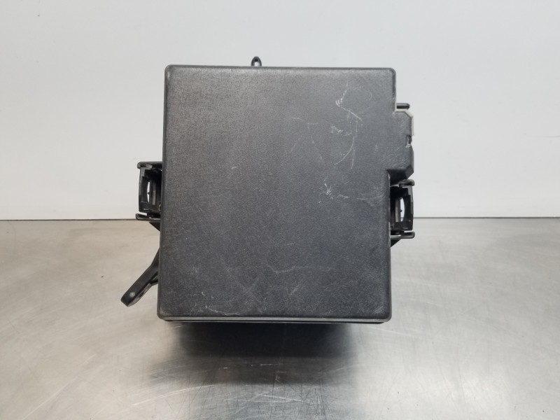 Recambio de caja reles / fusibles para hyundai tucson klass referencia OEM IAM 91231D7841  