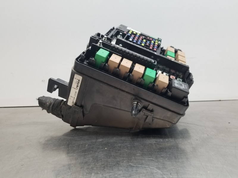 Recambio de caja reles / fusibles para hyundai tucson klass referencia OEM IAM 91231D7841  