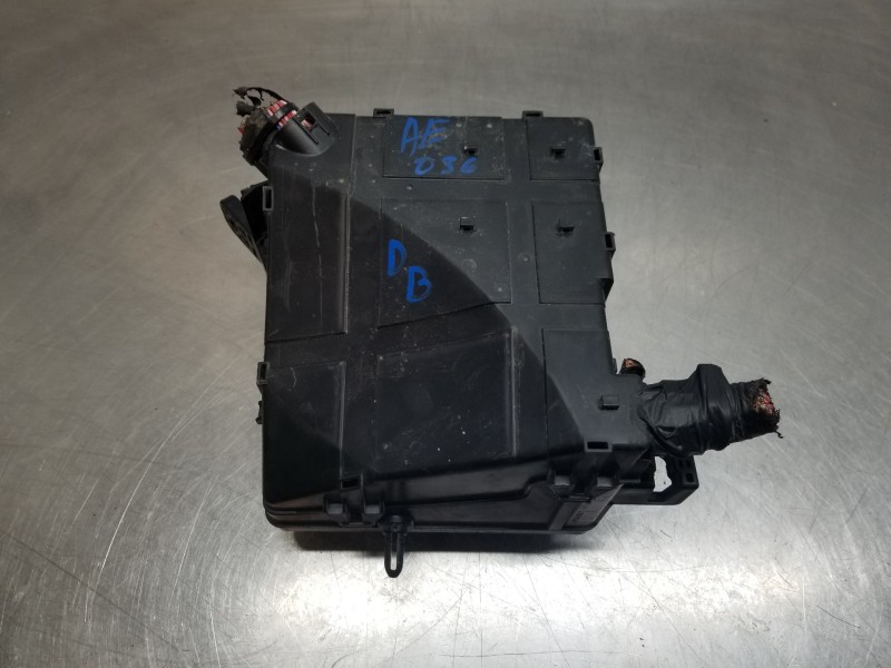 Recambio de caja reles / fusibles para hyundai tucson klass referencia OEM IAM 91231D7841  