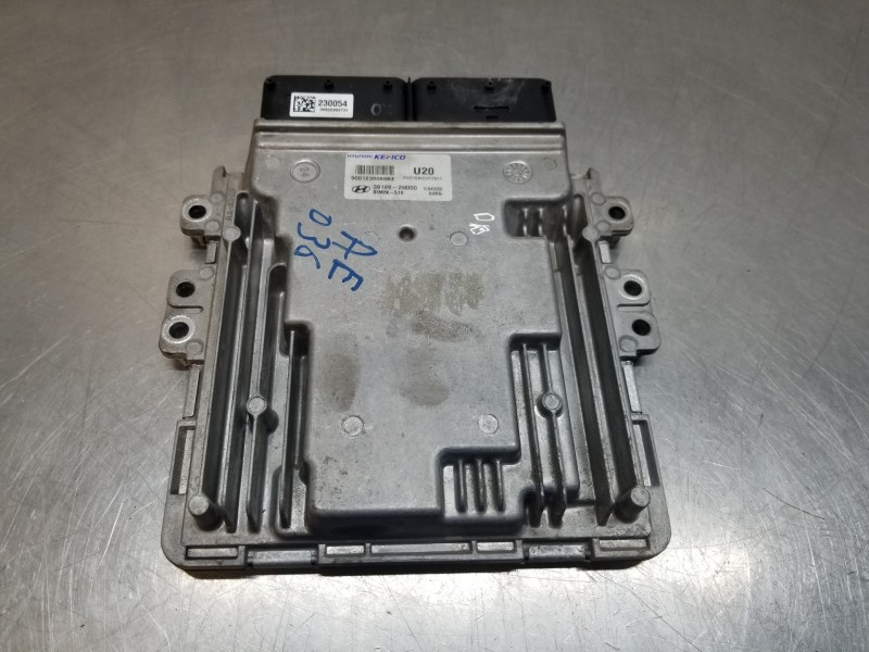 Recambio de centralita motor uce para hyundai tucson klass referencia OEM IAM 391992U000  