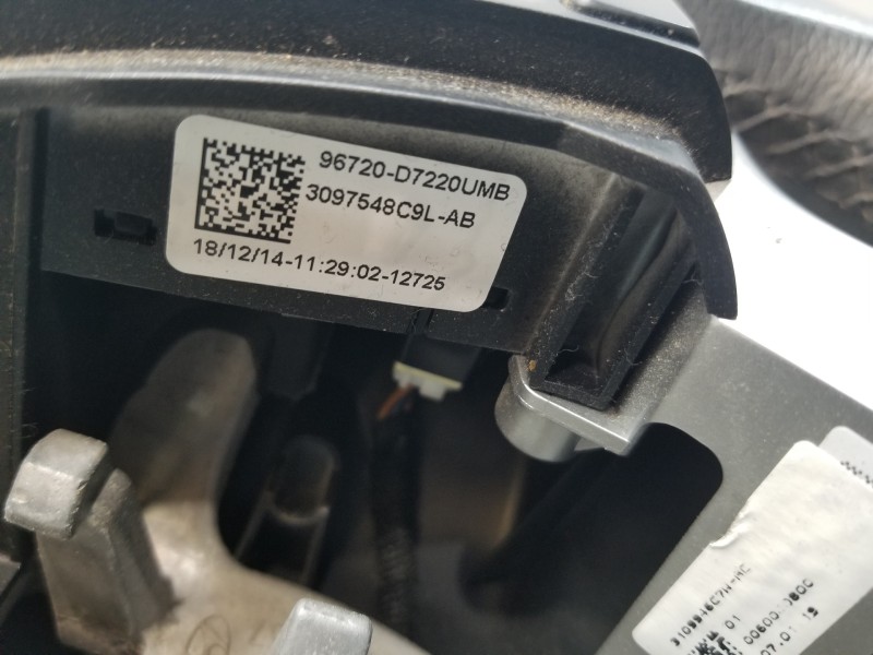 Recambio de volante para hyundai tucson klass referencia OEM IAM 96720D7220UMB  