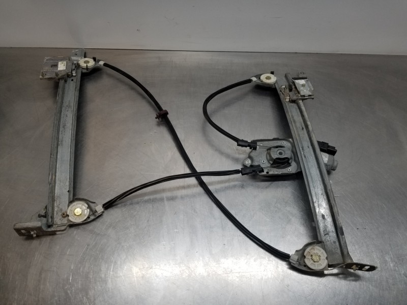 Recambio de elevalunas delantero derecho para renault megane ii coupe/cabrio authentique referencia OEM IAM 8201010931  