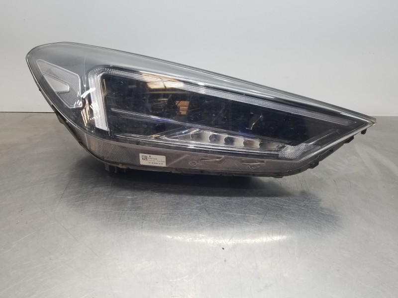 Recambio de faro derecho para hyundai tucson klass referencia OEM IAM 92102D7700  