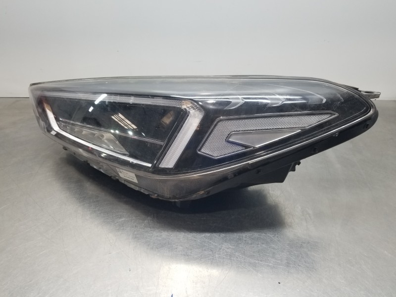 Recambio de faro izquierdo para hyundai tucson klass referencia OEM IAM 92101D7700  