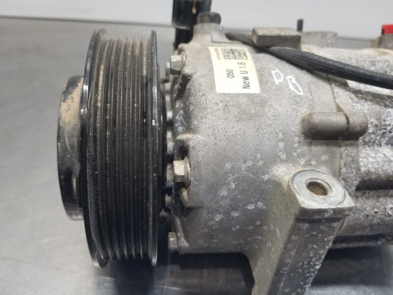 Recambio de compresor aire acondicionado para hyundai tucson klass referencia OEM IAM 97701D7500  