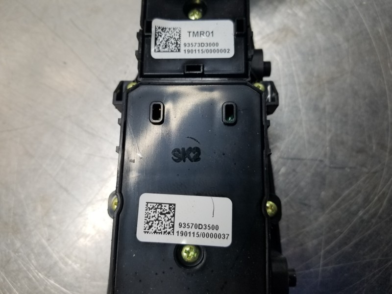 Recambio de mando elevalunas delantero izquierdo para hyundai tucson klass referencia OEM IAM 93570D35004X 93573D3000 93570D3500