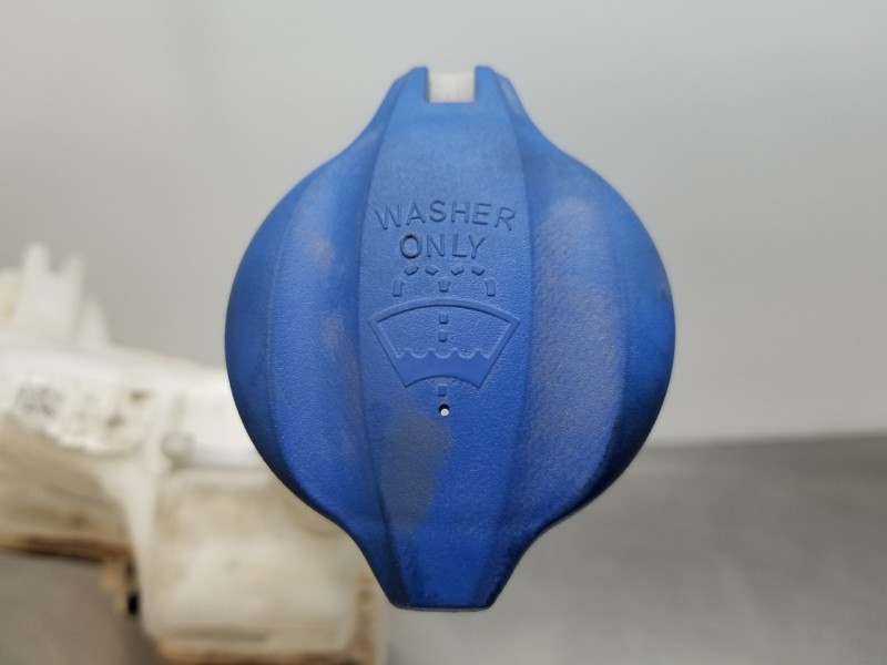 Recambio de deposito limpia para hyundai tucson klass referencia OEM IAM 98610D7600  