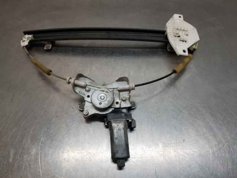 Recambio de elevalunas trasero derecho para ssangyong rodius premium referencia OEM IAM 8810021014 7334021001 