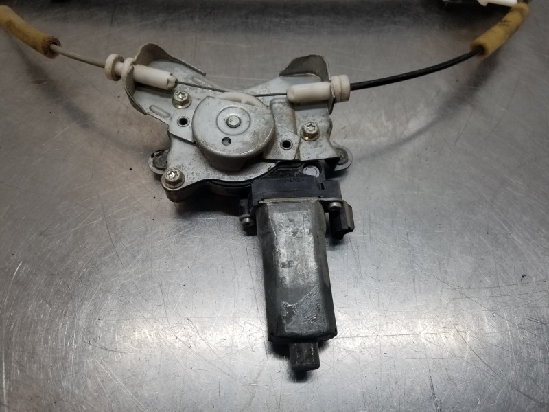 Recambio de elevalunas trasero derecho para ssangyong rodius premium referencia OEM IAM 8810021014 7334021001 