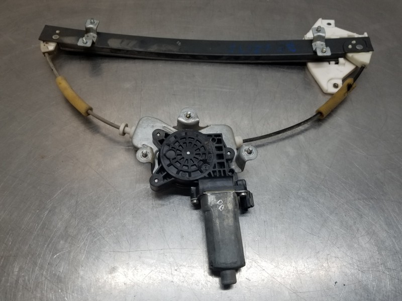 Recambio de elevalunas trasero izquierdo para ssangyong rodius premium referencia OEM IAM 8810021004 7333021001 