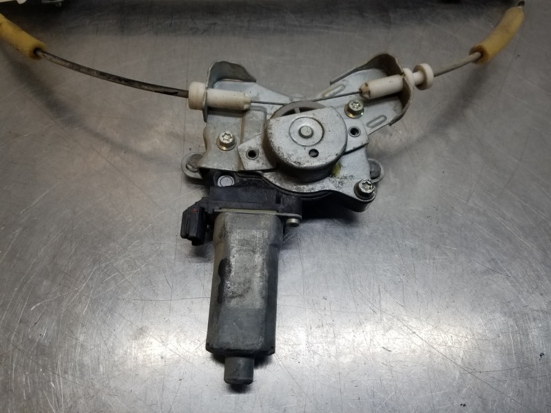 Recambio de elevalunas trasero izquierdo para ssangyong rodius premium referencia OEM IAM 8810021004 7333021001 