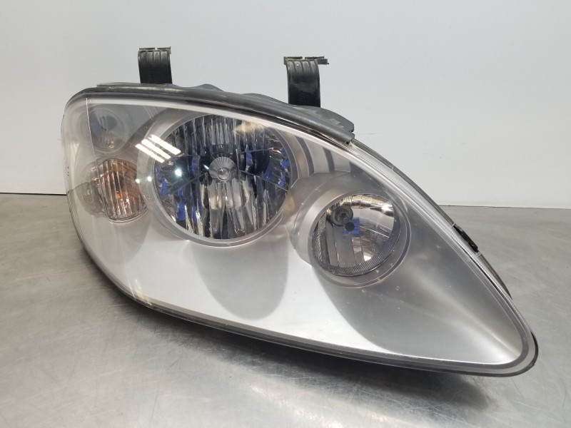 Recambio de faro derecho para ssangyong rodius premium referencia OEM IAM 8310221305  