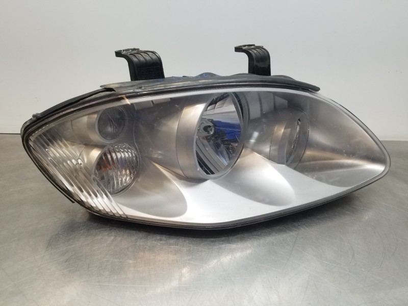 Recambio de faro derecho para ssangyong rodius premium referencia OEM IAM 8310221305  