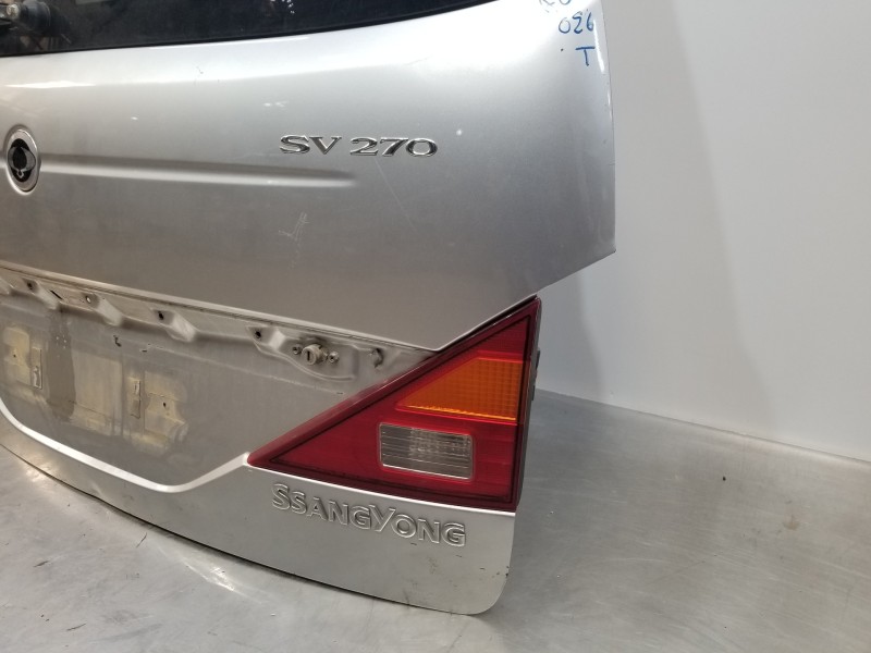 Recambio de porton trasero para ssangyong rodius premium referencia OEM IAM 6401121101  