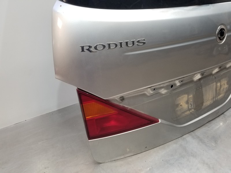 Recambio de porton trasero para ssangyong rodius premium referencia OEM IAM 6401121101  