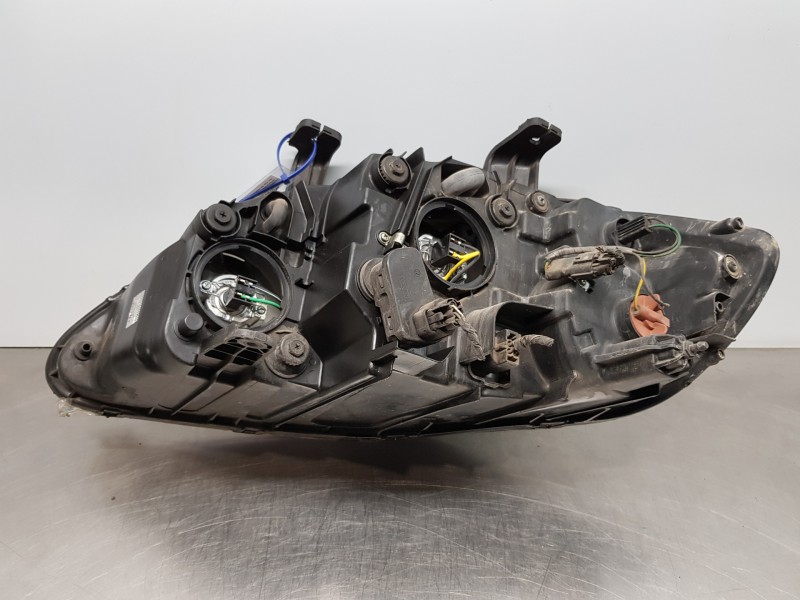 Recambio de faro derecho para ssangyong rodius premium referencia OEM IAM 8310221305  
