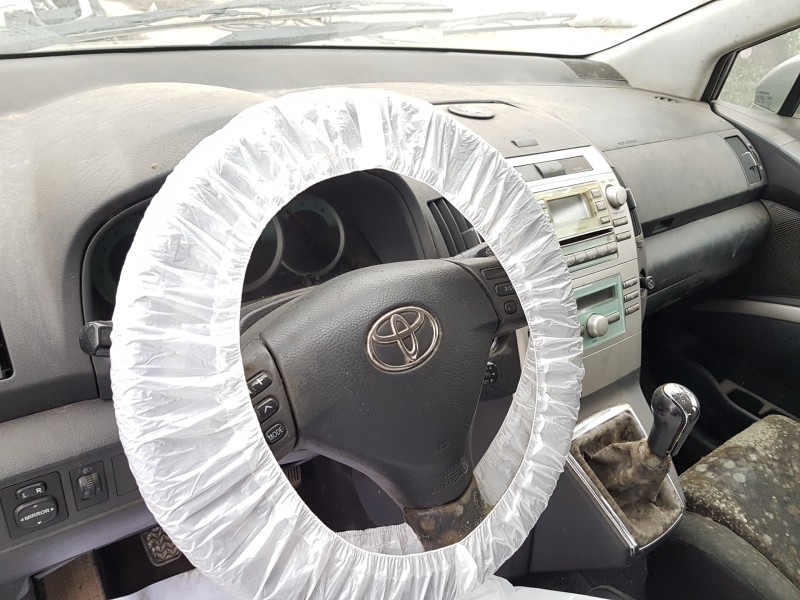 toyota corolla verso (r1) del año 2005