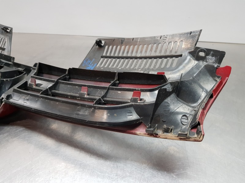 Recambio de rejilla delantera para volkswagen golf v berlina (1k1) highline referencia OEM IAM 1K0853651AGRU   Recambio de rejilla delantera para volkswagen golf v berlina (1k1) highline referencia OEM IAM 1K0853651AGRU