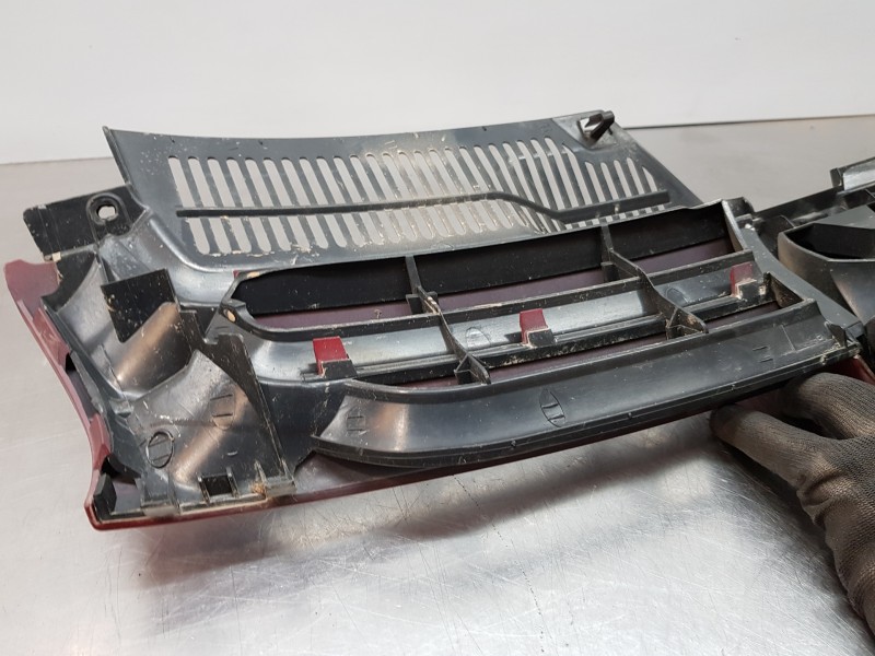 Recambio de rejilla delantera para volkswagen golf v berlina (1k1) highline referencia OEM IAM 1K0853651AGRU   Recambio de rejilla delantera para volkswagen golf v berlina (1k1) highline referencia OEM IAM 1K0853651AGRU