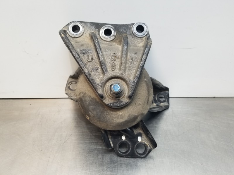 Recambio de soporte motor derecho para hyundai tucson klass referencia OEM IAM 21810D3200  