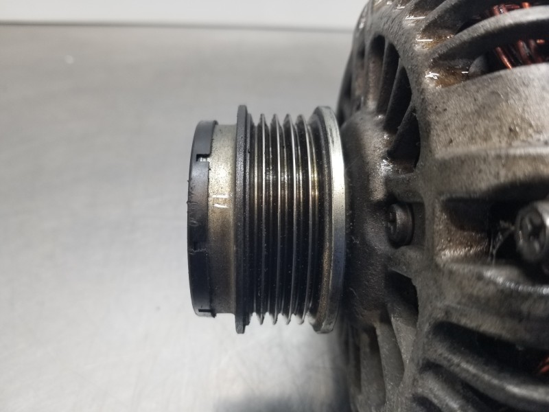 Recambio de alternador para kia carnival ii ex referencia OEM IAM 373004X003  