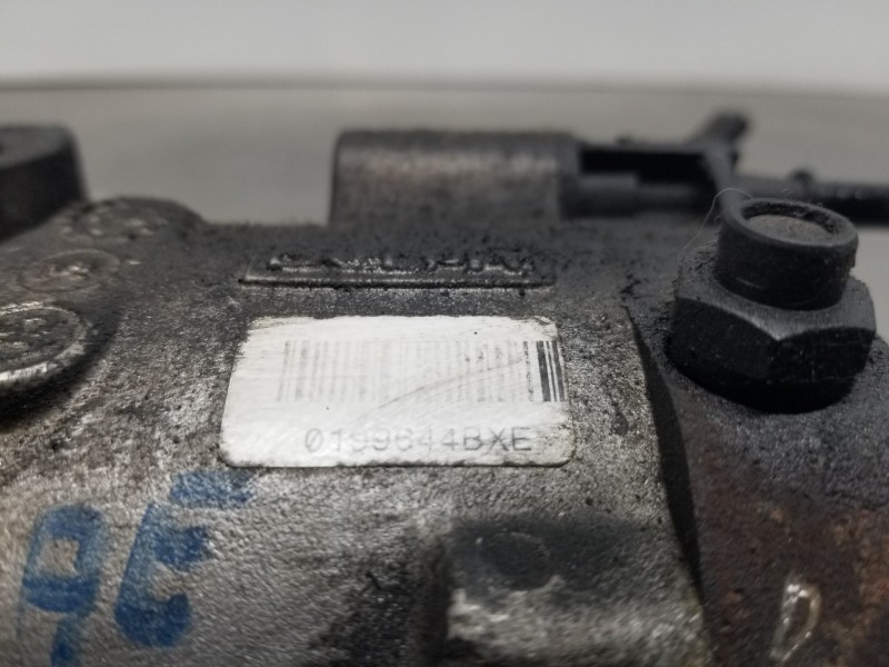 Recambio de bomba inyeccion para kia carnival ii ex referencia OEM IAM 331004X700  