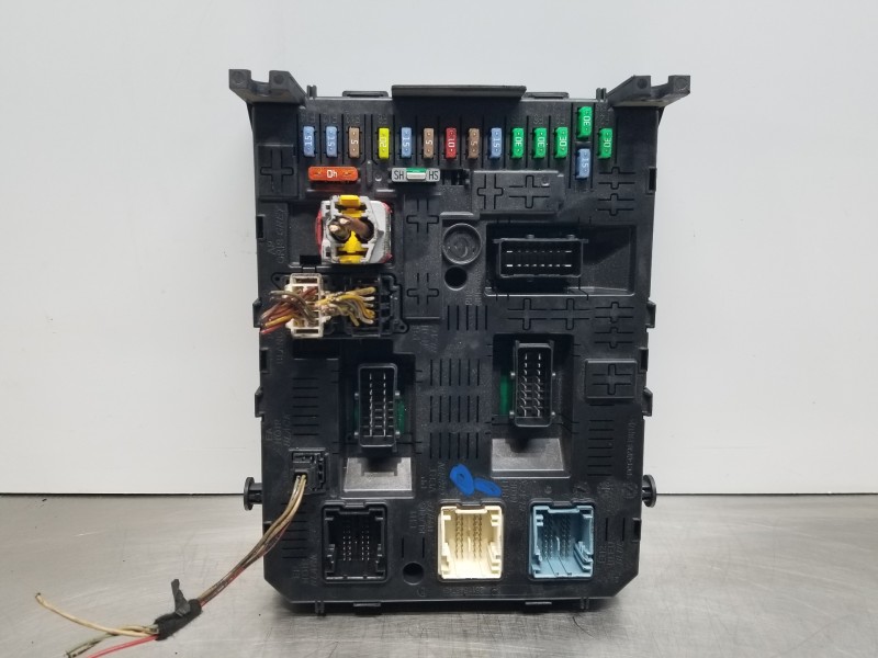 Recambio de caja reles / fusibles para citroen c4 sedan collection referencia OEM IAM 657055 28119759-5 6580SE